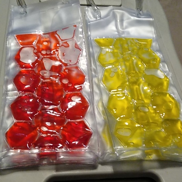 Handbags - 🥰🥰🥰Bottle freezer bag (2 ) Handbags - 🥰🥰🥰Bottle freezer bag (2 )